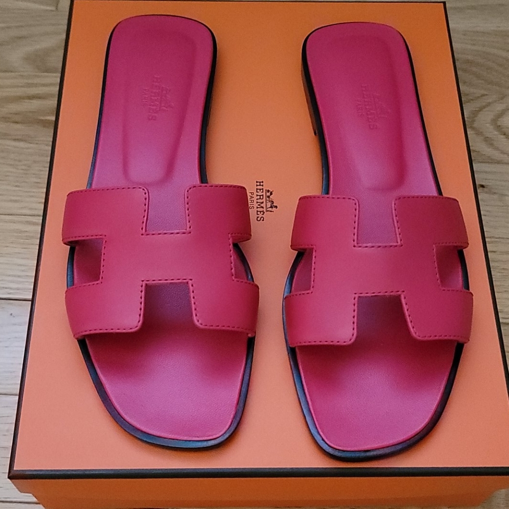 Hermes Oran Rose Cotinga Sandal